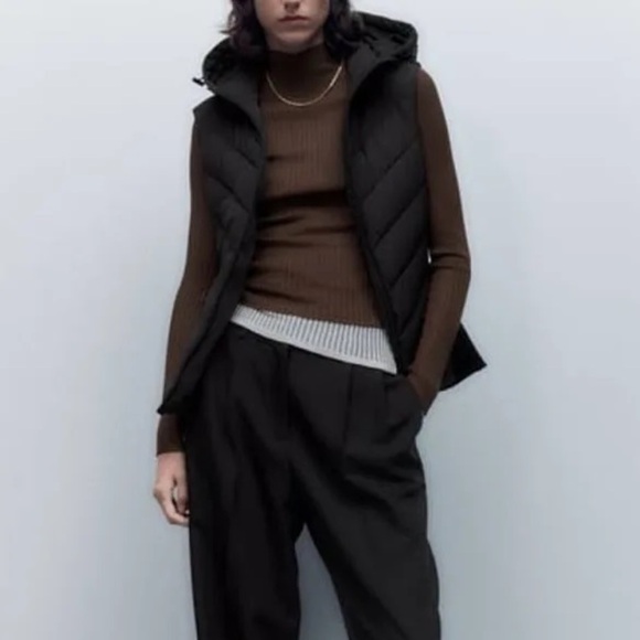 Zara Jackets & Blazers - Zara Women’s Black Puffer Vest